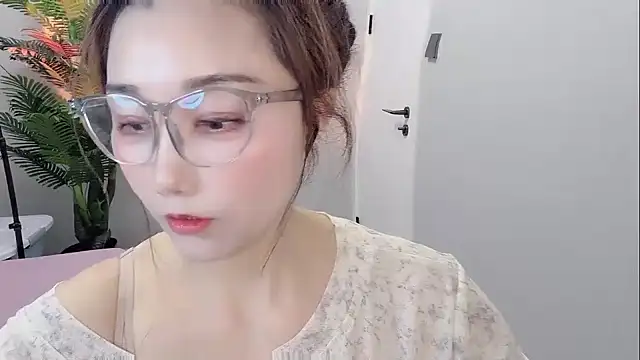 Snapshot of Yunxi- chatting on 04-30-26, 12:55 Yunxi- online show from 04-30-26, 12:55
