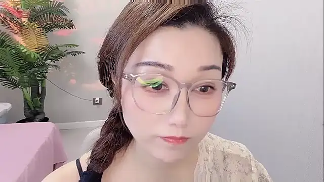 Snapshot of Yunxi- chatting on 05-03-26, 03:34 Yunxi- online show from 05-03-26, 03:34