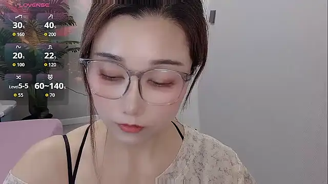 Snapshot of Yunxi- chatting on 05-08-26, 01:49 Yunxi- online show from 05-08-26, 01:49