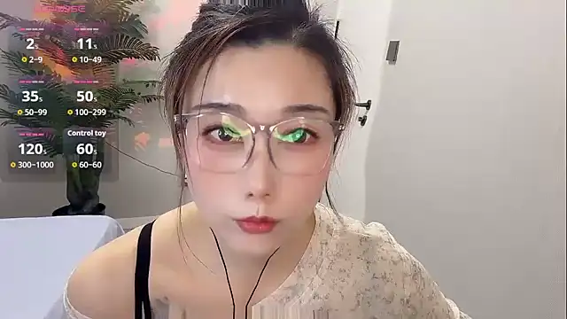 Snapshot of Yunxi- chatting on 05-12-26, 02:14 Yunxi- online show from 05-12-26, 02:14