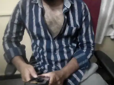 Snapshot of desimuslimboy4uncles chatting on 04-13-26, 01:27 desimuslimboy4uncles online show from 04-13-26, 01:27