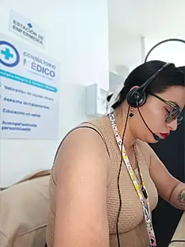 Snapshot of SOFI__10 chatting on 06-20-26, 03:04 SOFI 10 online show from 06-20-26, 03:04