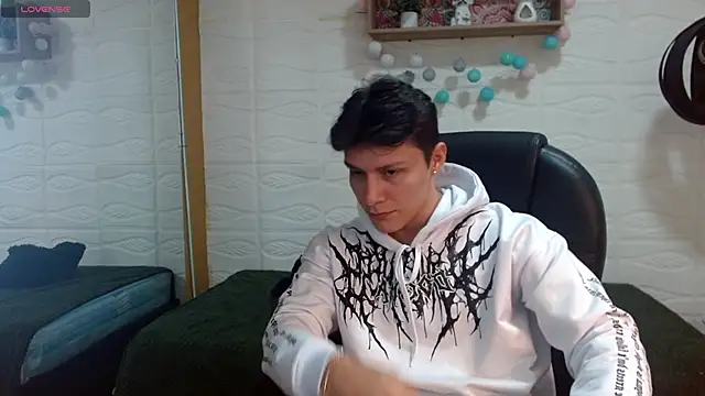 Snapshot of Zayn_clausen chatting on 05-01-26, 05:39 Zayn clausen online show from 05-01-26, 05:39