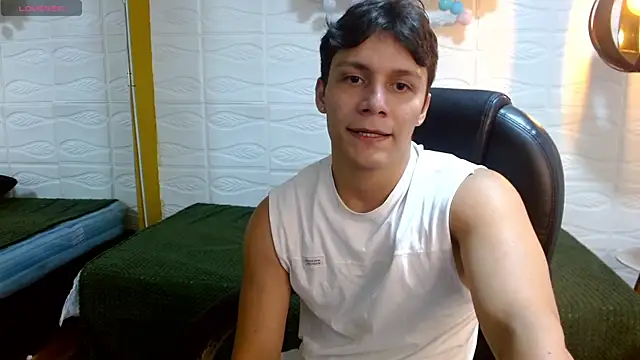 Snapshot of Zayn_clausen chatting on 05-12-26, 05:32 Zayn clausen online show from 05-12-26, 05:32
