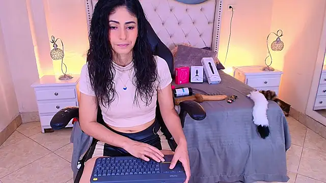 elizabeth santos1 online show from 07-18-26, 10:35