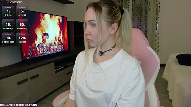 Snapshot of xxYourHoney chatting on 04-10-26, 11:42 xxYourHoney online show from 04-10-26, 11:42