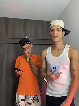 Snapshot of sintabusexo01 chatting on 04-10-26, 04:06 sintabusexo01 online show from 04-10-26, 04:06