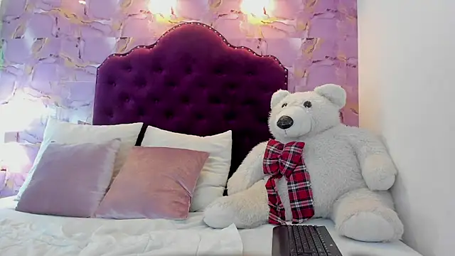 Snapshot of luna_bloomm_ chatting on 05-15-26, 04:41 luna bloomm online show from 05-15-26, 04:41