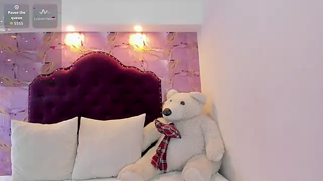 Snapshot of luna_bloomm_ chatting on 05-20-26, 04:40 luna bloomm online show from 05-20-26, 04:40