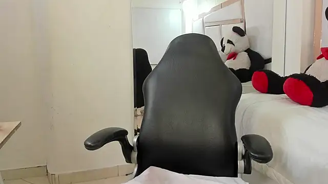 Snapshot of vanel_lope chatting on 05-15-26, 11:23 vanel lope online show from 05-15-26, 11:23