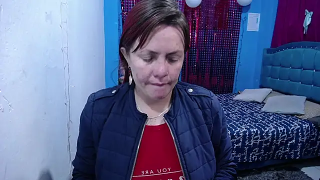 carolinhe26 online show from 04-18-26, 01:48