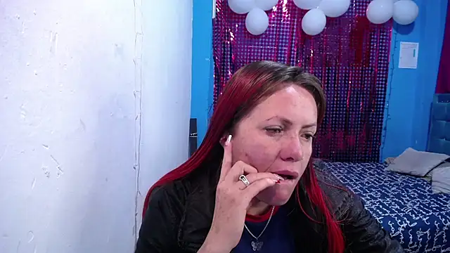 carolinhe26 online show from 04-27-26, 10:13