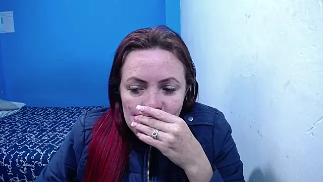 carolinhe26 online show from 07-16-26, 09:43