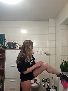 AliceLiddle  online show from 04-24-26, 08:33