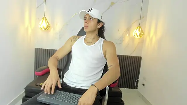 Snapshot of JeyTeylor chatting on 04-13-26, 12:54 JeyTeylor online show from 04-13-26, 12:54