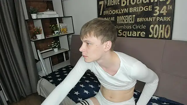 Snapshot of TwinkWhite chatting on 05-19-26, 09:10 TwinkWhite online show from 05-19-26, 09:10