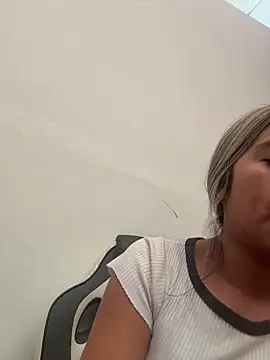 Kimmiebellarie online show from 04-22-26, 01:56