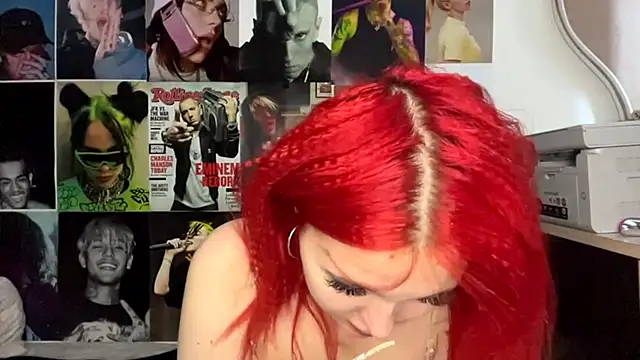 Snapshot of LaineRivett chatting on 04-12-26, 09:36 LaineRivett online show from 04-12-26, 09:36