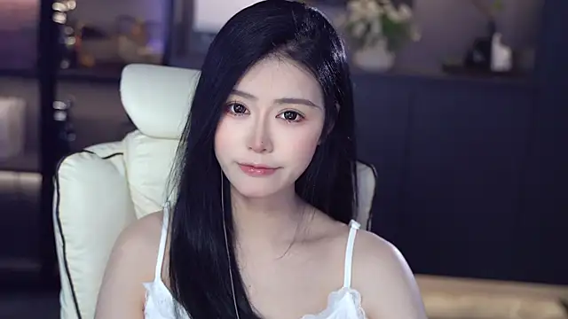 Snapshot of Seraphinei chatting on 05-07-26, 12:38 Seraphinei online show from 05-07-26, 12:38