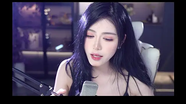 Snapshot of Seraphinei chatting on 05-11-26, 02:45 Seraphinei online show from 05-11-26, 02:45
