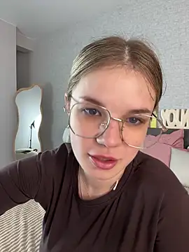 Snapshot of KimEvanss chatting on 05-31-26, 05:15 KimEvanss online show from 05-31-26, 05:15