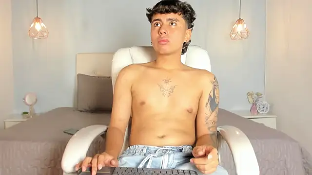 Malakay 18 online show from 04-12-26, 02:49