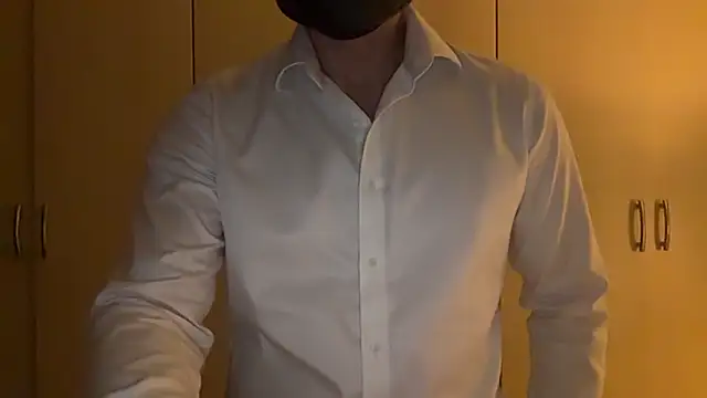 Snapshot of EastHunter chatting on 04-14-26, 01:39 EastHunter online show from 04-14-26, 01:39