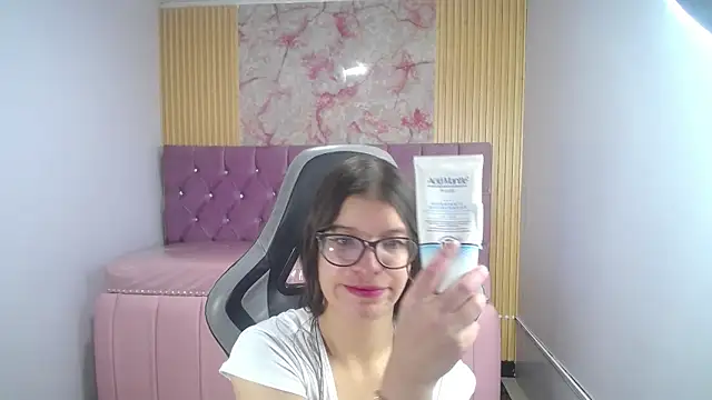 Snapshot of Kailee_ch chatting on 04-15-26, 01:07 Kailee ch online show from 04-15-26, 01:07