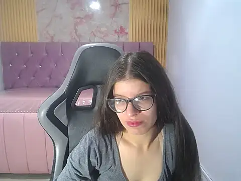 Snapshot of Kailee_ch chatting on 04-17-26, 01:03 Kailee ch online show from 04-17-26, 01:03