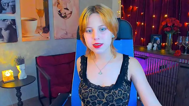Snapshot of VivienneHebert chatting on 04-30-26, 10:21 VivienneHebert online show from 04-30-26, 10:21