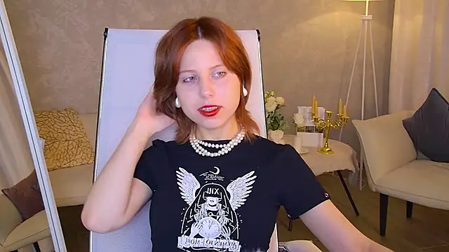 Snapshot of VivienneHebert chatting on 05-18-26, 10:04 VivienneHebert online show from 05-18-26, 10:04