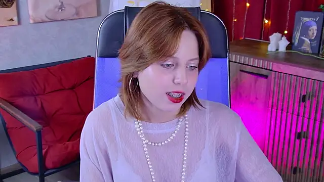 Snapshot of VivienneHebert chatting on 06-02-26, 12:29 VivienneHebert online show from 06-02-26, 12:29