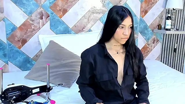 sophiaa 33 online show from 04-20-26, 03:09