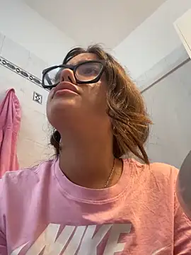 Sofialapazzerella online show from 05-06-26, 02:33