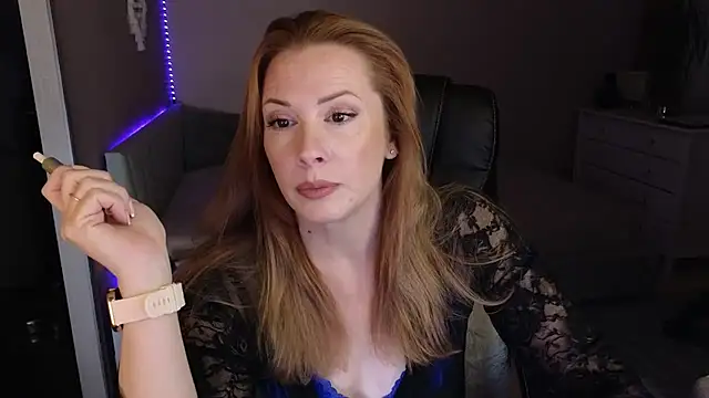 Sharon Red online show from 12-18-25, 04:46