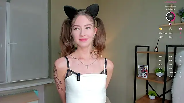 Peaches Peaches online show from 05-28-26, 04:37