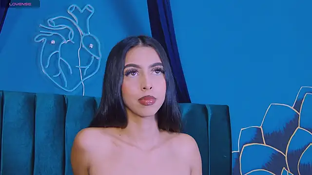 Mia Gloww  online show from 04-28-26, 08:47