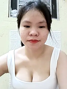 Snapshot of Seraphinahh chatting on 04-28-26, 03:50 Seraphinahh online show from 04-28-26, 03:50