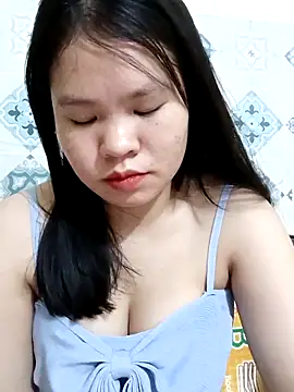 Snapshot of Seraphinahh chatting on 05-10-26, 03:28 Seraphinahh online show from 05-10-26, 03:28
