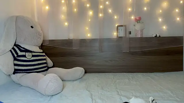 Snapshot of shy_pink_doll chatting on 05-23-26, 04:00 shy pink doll online show from 05-23-26, 04:00