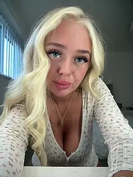 Snapshot of Vanillaheavennn chatting on 04-15-26, 06:59 Vanillaheavennn online show from 04-15-26, 06:59