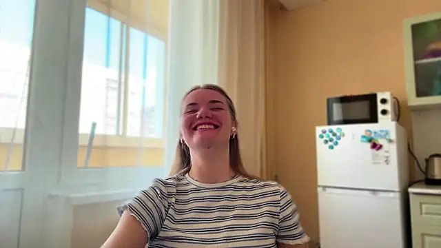 Snapshot of doana_bebriti chatting on 04-15-26, 12:01 doana bebriti online show from 04-15-26, 12:01