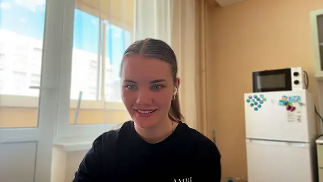 Snapshot of doana_bebriti chatting on 04-16-26, 12:17 doana bebriti online show from 04-16-26, 12:17