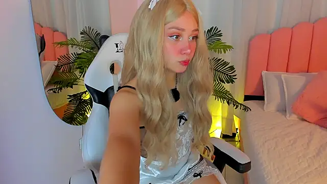 Snapshot of sweett_fire chatting on 04-23-26, 05:37 sweett fire online show from 04-23-26, 05:37