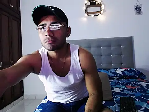 zeussexyhot online show from 04-23-26, 03:52