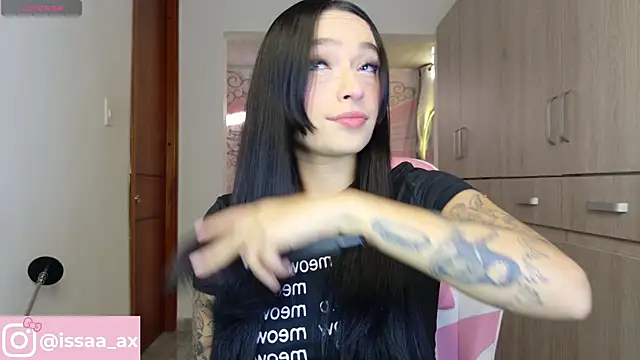 Snapshot of issa_dolly chatting on 06-01-26, 10:11 issa dolly online show from 06-01-26, 10:11