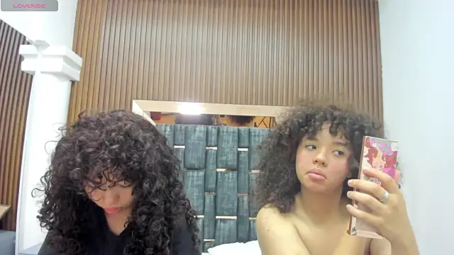 Snapshot of Chloe_and_Violeta chatting on 05-02-26, 11:59 Chloe and Violeta online show from 05-02-26, 11:59
