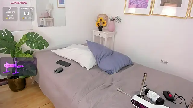 valka collinss online show from 07-27-26, 07:43