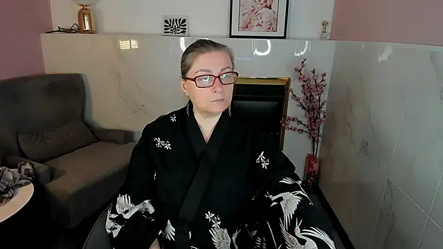 Alexandra Kind online show from 04-17-26, 01:36