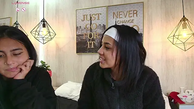 Snapshot of Serena_and_zoe chatting on 04-29-26, 12:48 Serena and zoe online show from 04-29-26, 12:48